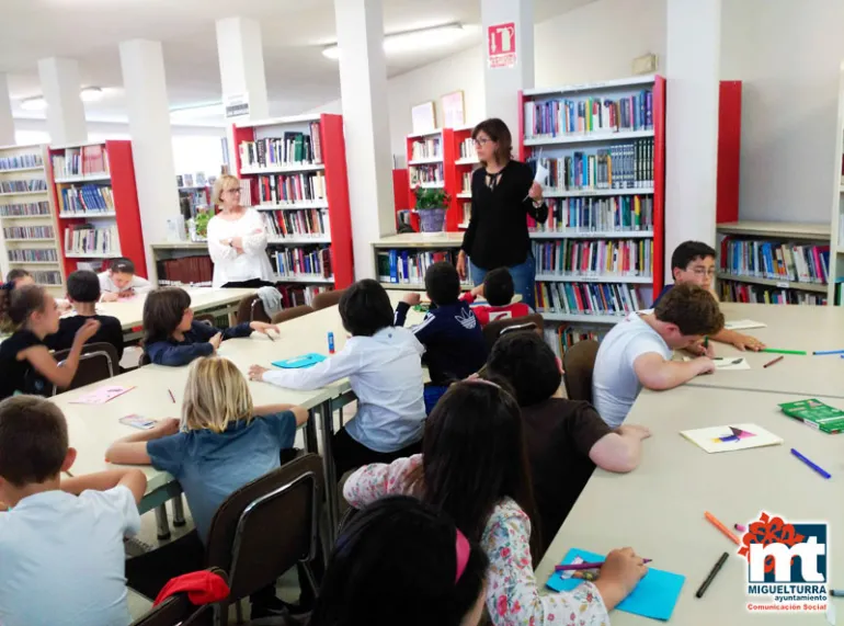 imagen del taller de escolares de Miguelturra con Mariela Santamarina, mayo 2016