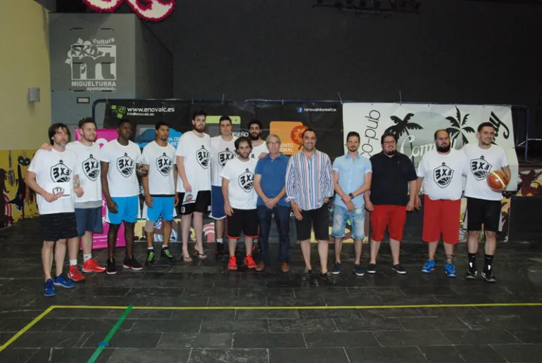imagen participantes torneo 3 por 3 baloncesto Miguelturra, julio 2016