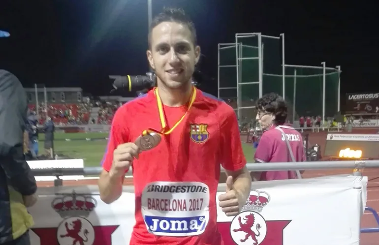 imagen de Alberto Imedio con su Medalla de Bronce, 2017