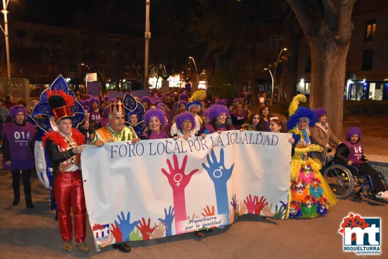 imagen de la cabecera de la marcha del 8 de marzo en Miguelturra, Día Internacional de la Mujer