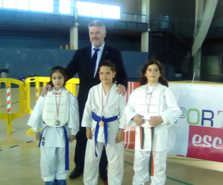 imagen de karatekas en el Campeonato Provincial, febrero 2018, fuente imagen AD Shotokan Miguelturra