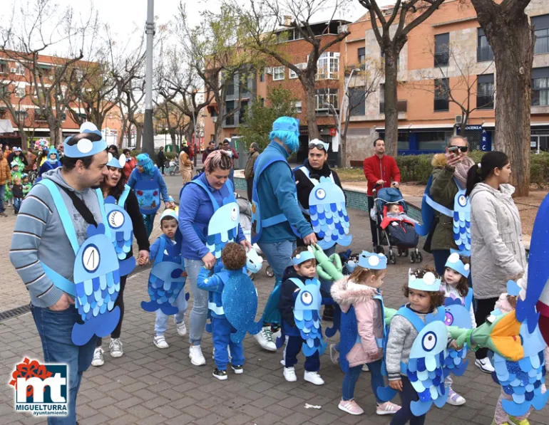 imagen del desfile infantil de la escuela municipal durante el Carnaval 2019