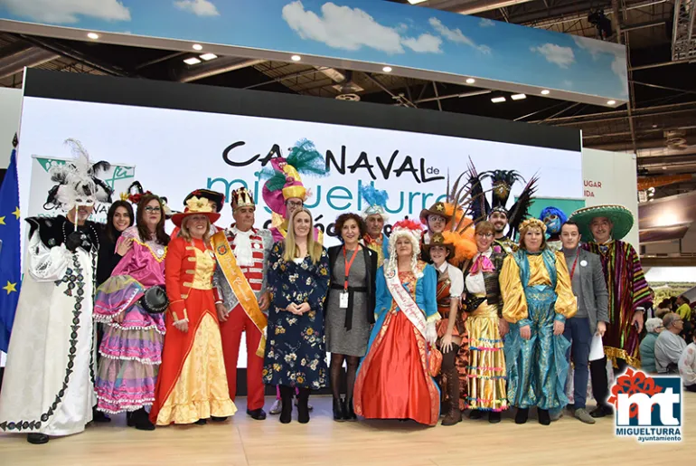 imagen de autoridades y personas presentes en la presentación del Carnaval de Miguelturra en Fitur 2020