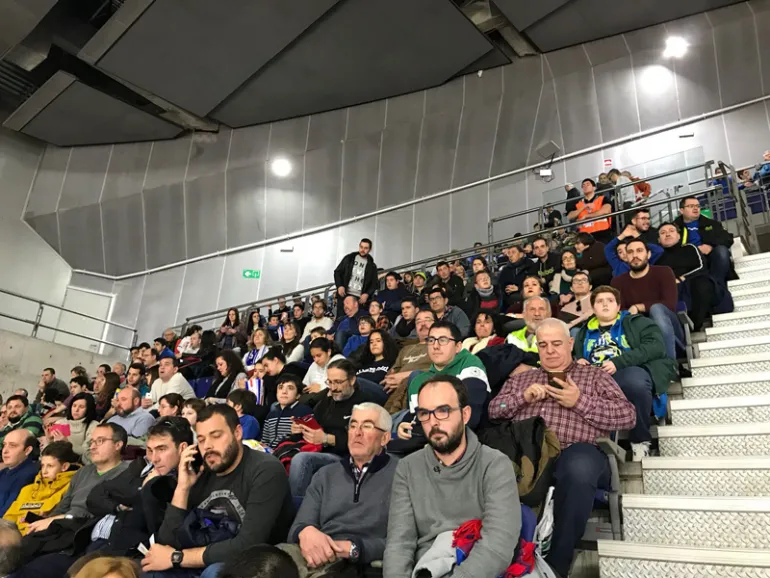 imagen de personas en la grada durante el partido, enero 2018