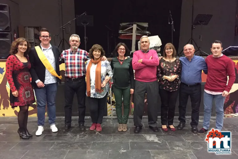imagen de autoridades y protagonistas de la Cena de Máscaras Mayores del Carnaval 2017 de Miguelturra