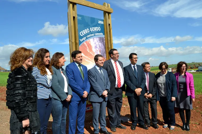 imagen inauguración del Cerro Gordo, con la alcaldesa Victoria Sobrino a la derecha de la imagen