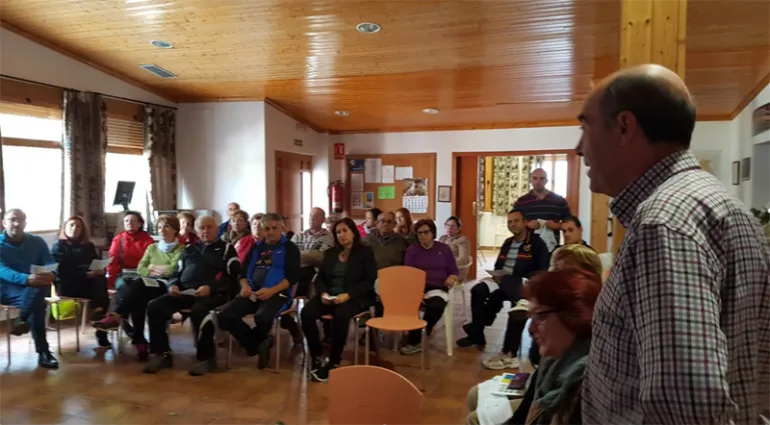 imagen de la charla de Luis Alfonso Segura Sánchez en Peralvillo, octubre 2018, fuente imagen Asociación Vecinos Peralvillo