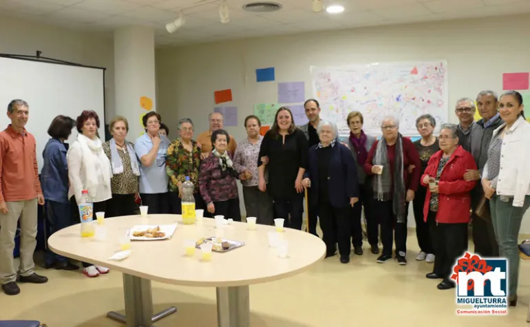 imagen de la clausura de los dos cursos de la Concejalía de Mayores, noviembre 2015