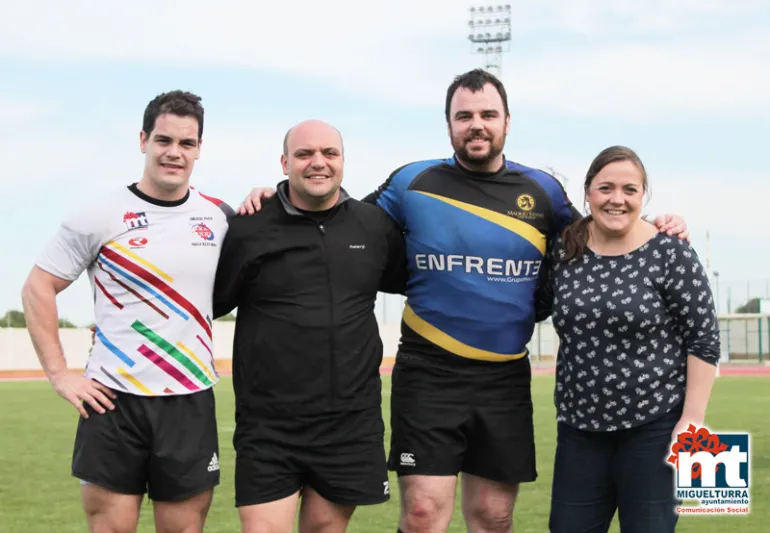 imagen de concejales municipales y capitanes de los equipos de rugby, mayo 2016