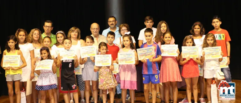 imagen de la entrega de diplomas y premios Concurso Lectura Verano 2016