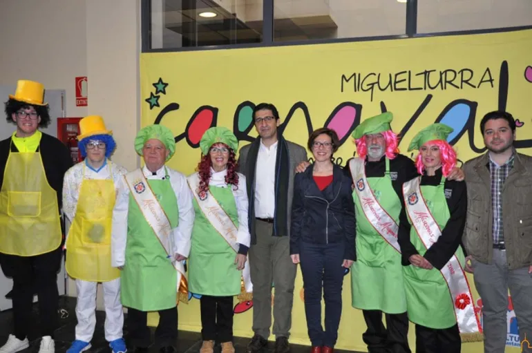 imagen de autoridades durante el concurso de Fruta en Sartén del Carnaval 2018 en Miguelturra, fuente imagen www.dipucr.es