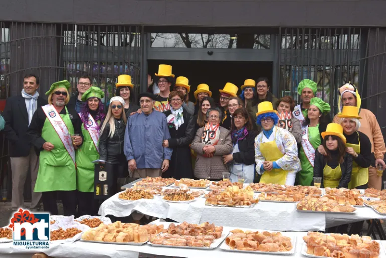 imagen de autoridades, organización y personas premiadas en el concurso de Fruta en Sartén del Carnaval 2019 de Miguelturra