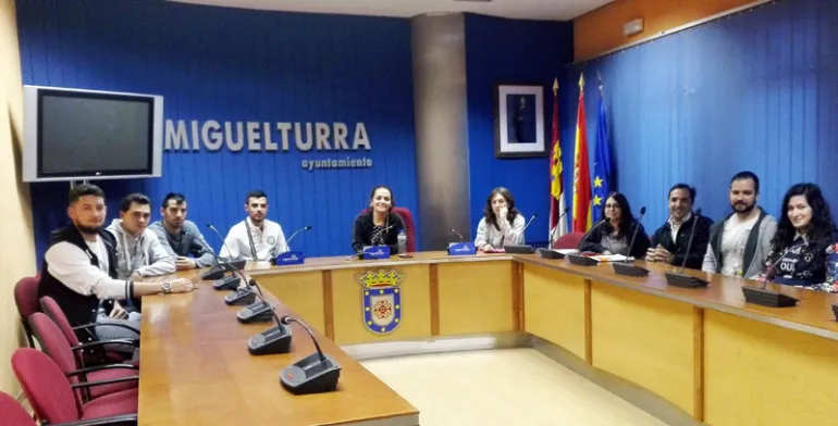 imagen de la reunión del Consejo Municipal de Juventud, abril 2016