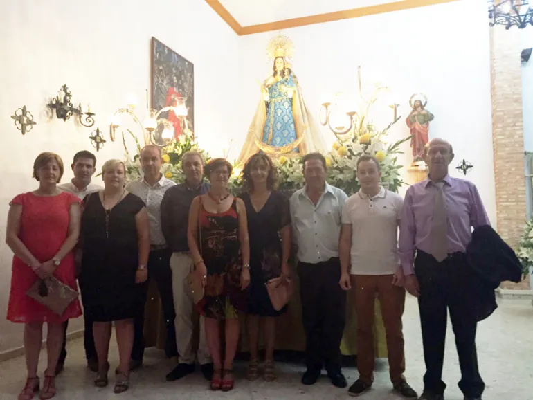 imagen de autoridades con la Virgen de la Salud, julio 2017