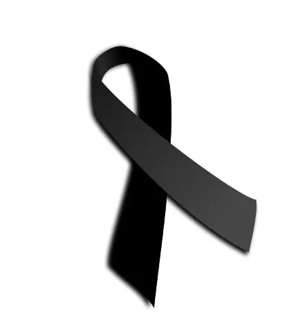 crespón negro por los atentados de ayer en Barcelona, agosto 2017