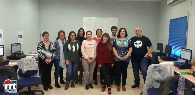 imagen del alumnado y docente del taller de búsqueda de empleo, noviembre 2018, fuente imagen Centro de la Mujer de Miguelturra