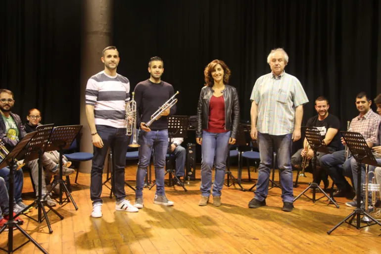 imagen de autoridades y participantes curso trompeta, mayo 2017