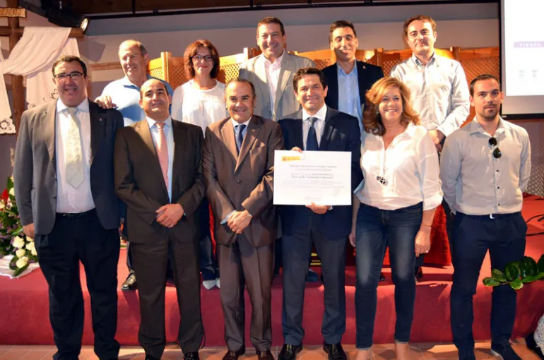 imagen de autoridades, alcaldes y alcaldesas presentes en este acto de reconocimiento de la Semana Santa del Campo de Calatrava, septiembre 2016