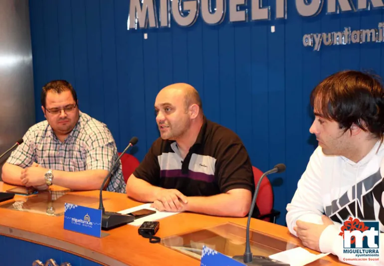 imagen presentación actividades de baloncesto en verano en Miguelturra, mayo 2016