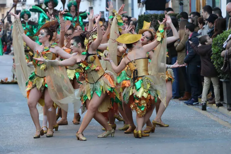 desfile  domingo piñata 2015