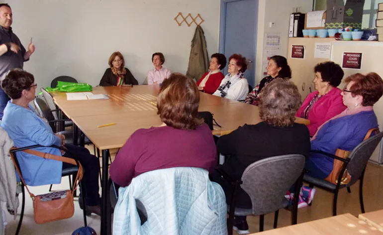 imagen del taller Despierta tu Mente, en el centro de día de mayores, miguelturra, abril 2018