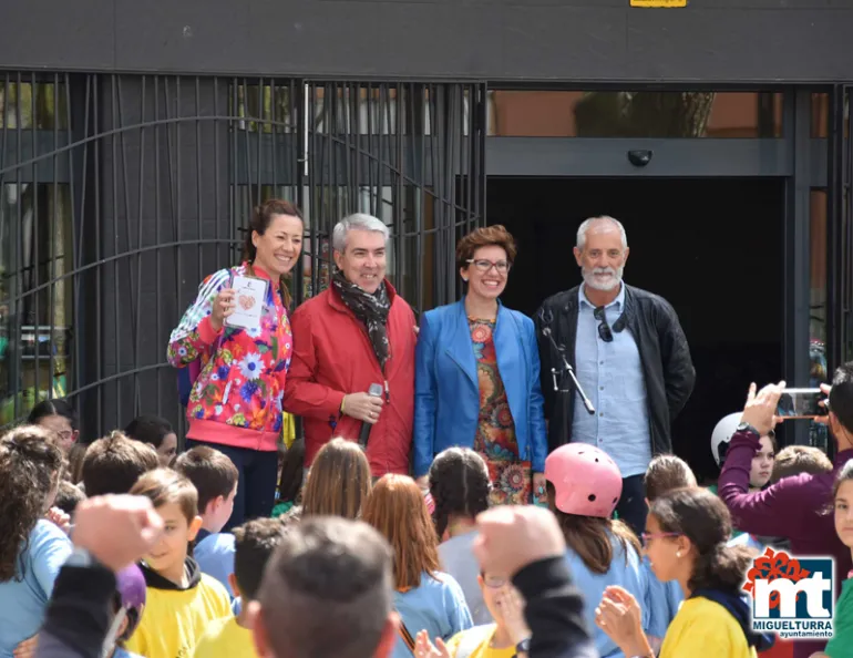 imagen de autoridades y organizadores del evento frente al CERE en el Día de la Bicicleta, marzo 2019