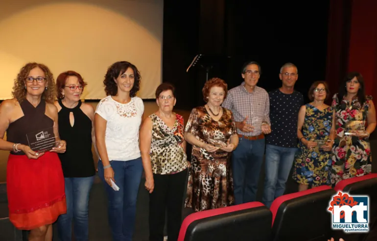 imagen de autoridades, dirección y docentes homenajeados y homenajeadas, septiembre 2018