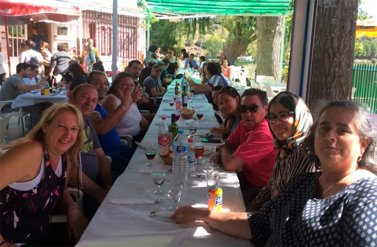 imagen grupal durante la comida en las Lagunas de Ruidera, octubre 2019