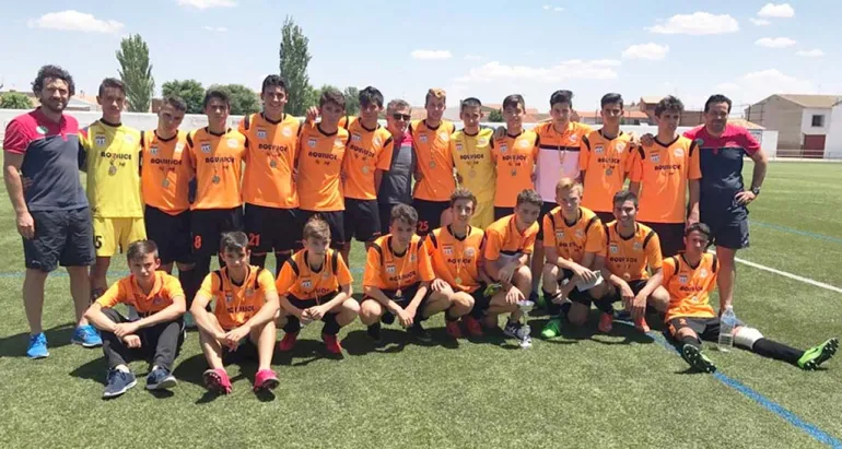 imagen del equipo cadete de la Escuela de Fútbol Base de Miguelturra, junio 2017