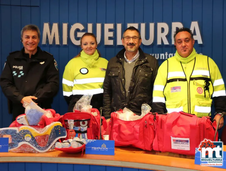 imagen del nuevo equipo sanitario del que dispone la Policía Local, diciembre 2015