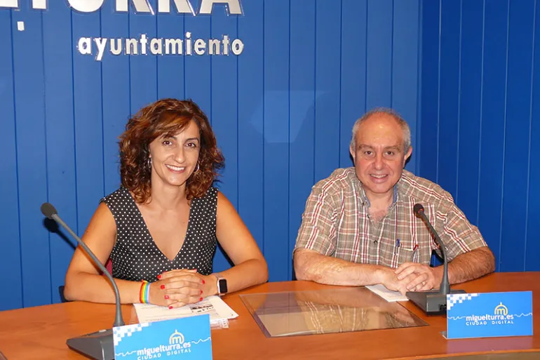 imagen de la Concejala de Cultura, Fátima Mondéjar, y el Director de la EM de Música, Ángel Ocaña, Julio 2017