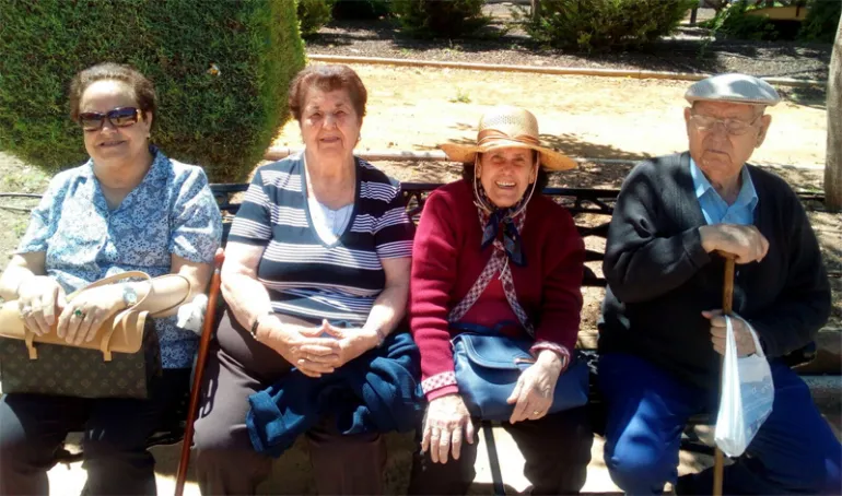 imagen de personas del Servicio de Estancias Diurnas en una de sus salidas, mayo 2017