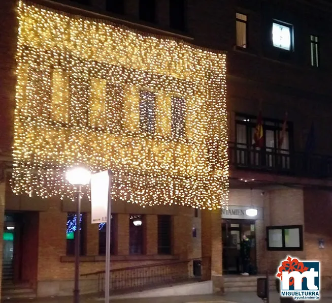 imagen de la fachada navideña del Ayuntamiento de Miguelturra, diciembre 2017