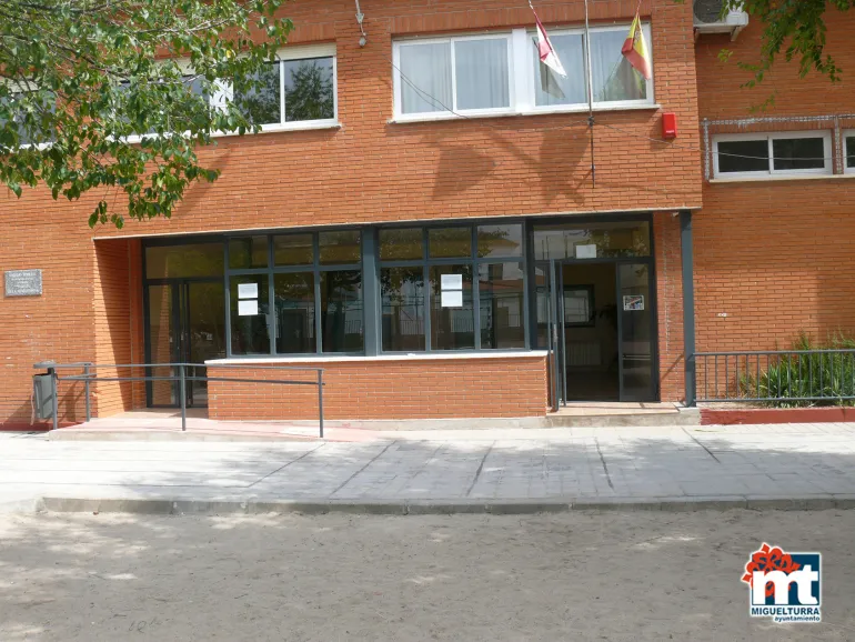 imagen de la fachada del Colegio El Cristo de Miguelturra