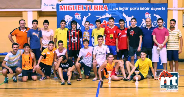 imagen grupal tras la Final de la Liga de Verano de Fútbol Sala 2015 de Miguelturra