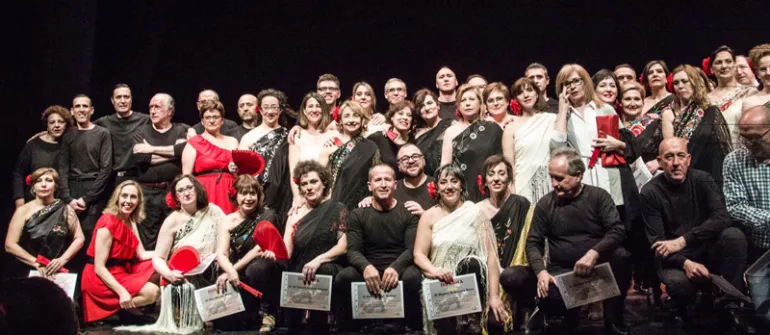imagen grupal participantes exhibición de baile, junio 2018