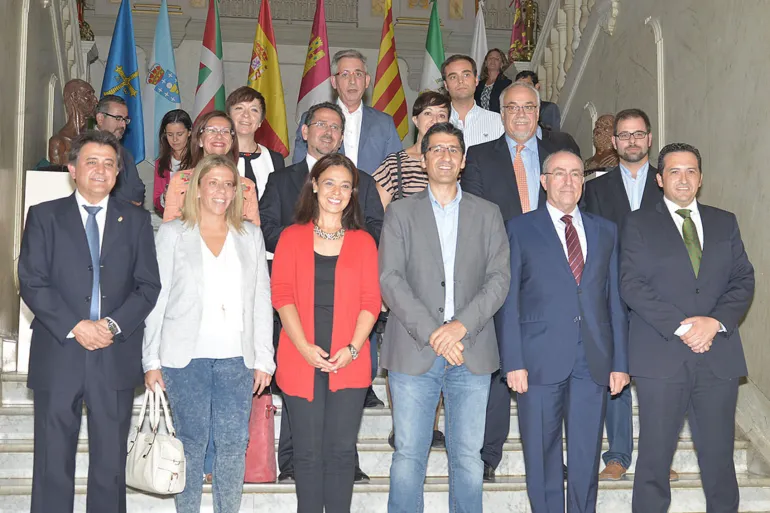 imagen de Victoria Sobrino, alcaldesa de Miguelturra, en el acto de firma del convenio, septiembre 2015