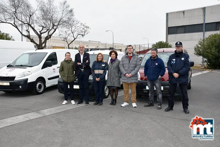 imagen de la visita a los nuevos vehículos del Ayuntamiento de Miguelturra, febrero de 2020