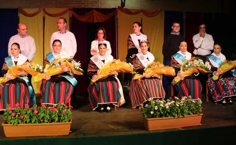 Coronación reina y damas con la corporación 2015