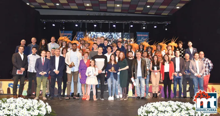 imagen grupal deportistas y autoridades de la gran Gala Deportivos 2018 Miguelturra