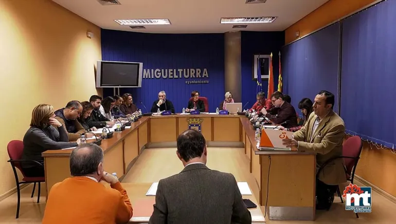 imagen de todas las personas asistentes al Pleno Ordinario del 14 de diciembre del ayuntamiento de Miguelturra