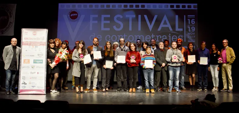 imagen de personas premiadas y autoridades Corto Cortismo 2017, fuente imagen Corto Cortísmo 2017