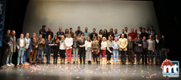 imagen de autoridades y deportistas de la Gran Gala Deportivos 2017