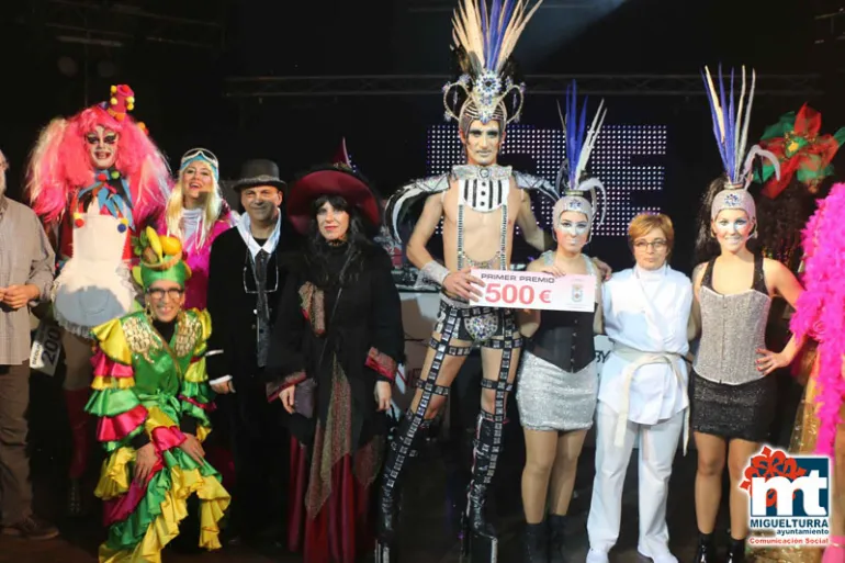 imagen de autoridades y personas ganadoras del concurso Drag Queen 2016