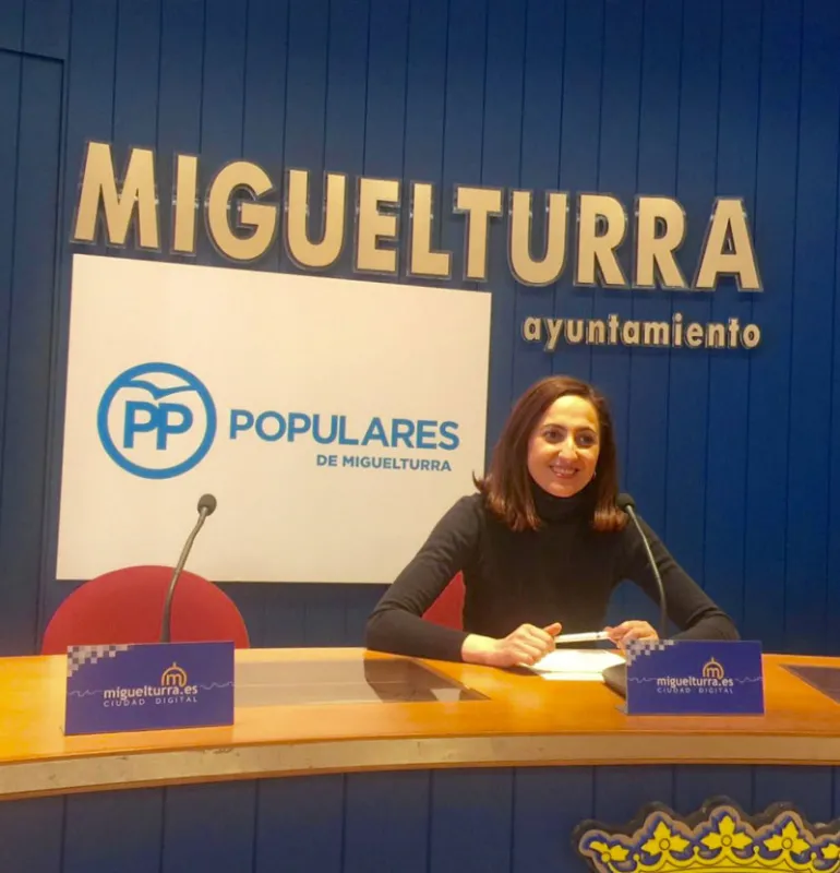 imagen de Aurora López en la Sala de Prensa Municipal, abril 2016