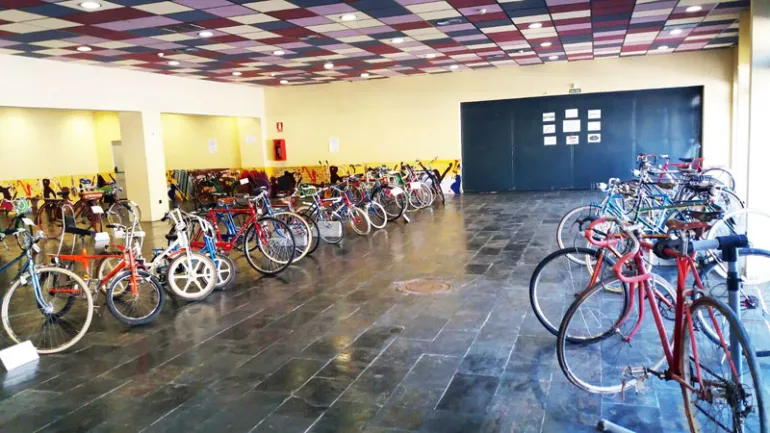 imagen vista del hall del CERE, Bicicletas Clásicas, marzo 2017, imagen: Vicente Yerves