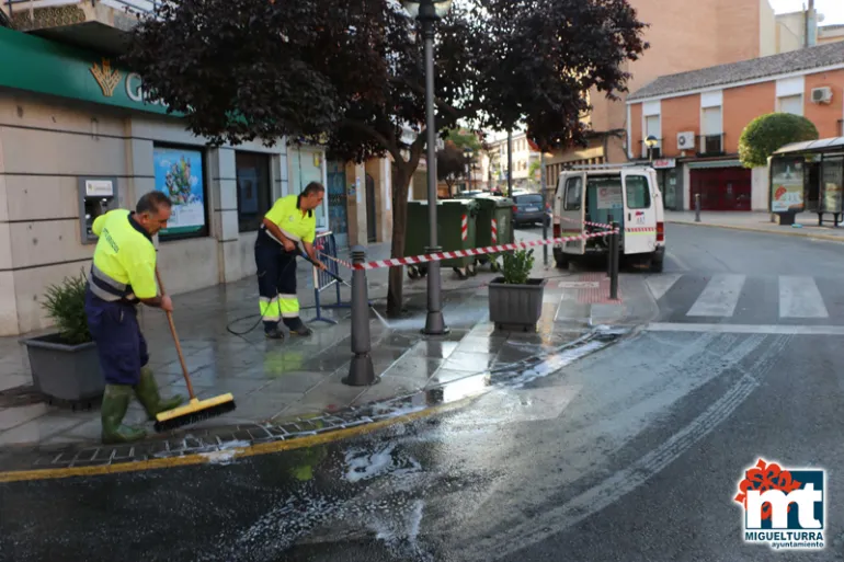 imagen de operarios con la hidrolimpiadora de alta presión, septiembre 2018