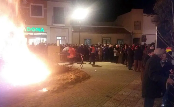 imagen de la Hoguera de San Antón de Miguelturra, enero 2017