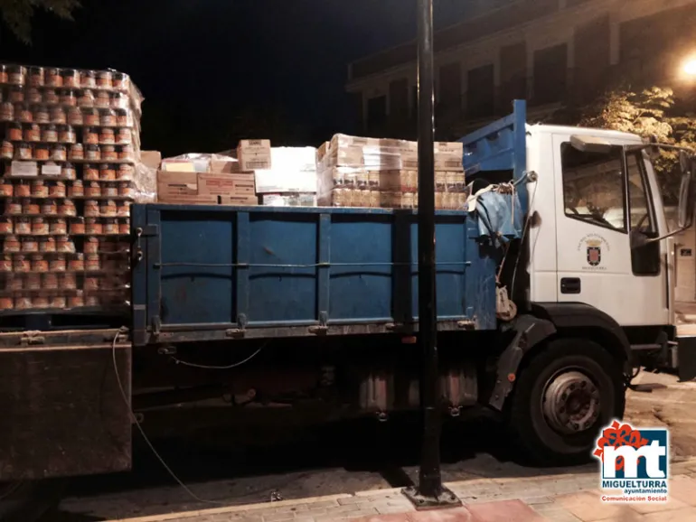 imagen del camión que transportaba las 10 toneldas de alimentos, octubre de 2015