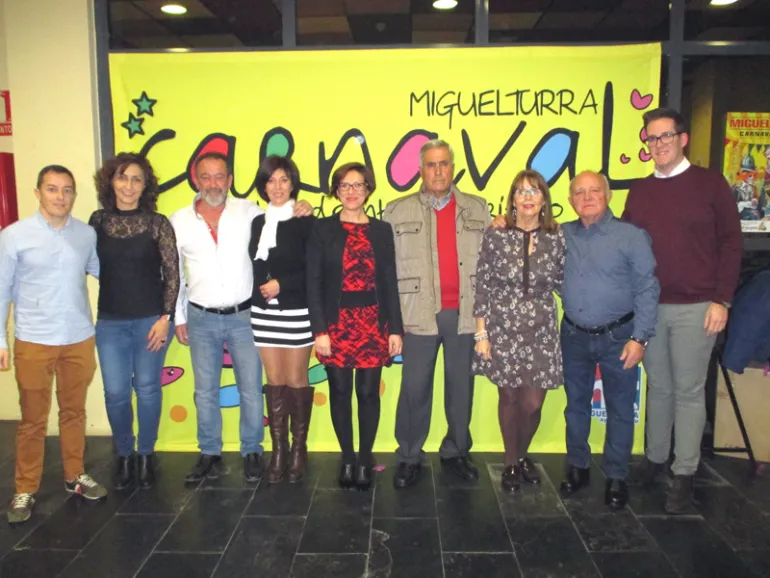 imagen de autoridades, máscaras mayores futuras y actuales del Carnaval de Miguelturra, febrero 2018, imagen de Diego Rodríguez Tercero